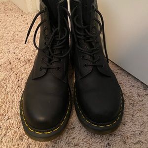 1460 smooth Dr Martens